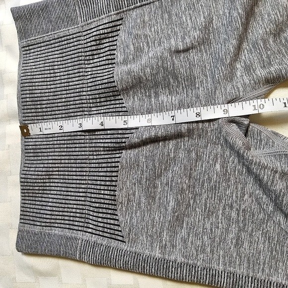 Workout Contour Seamless Long Sleeve Crop Top and High Rise Leggings - Picture 14 of 14